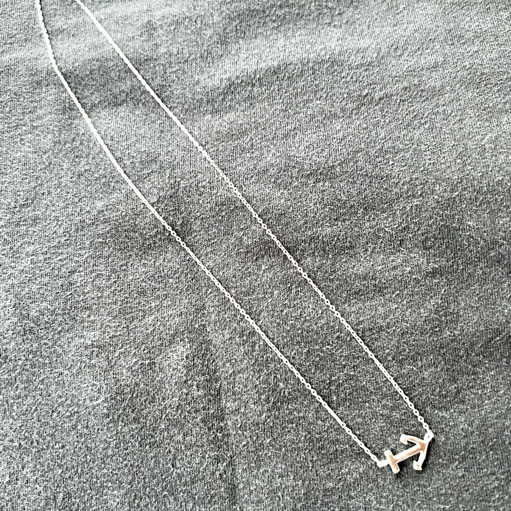EUC ⚓️ Beautiful delicate Sterling silver Anchor necklace